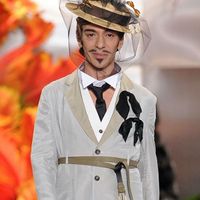 500 thiết kế Dior “thời Galliano” sẽ được bán đấu giá tại Pháp