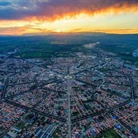 Ngỡ ngàng trước cảnh hoàng hôn ở “thành phố bát quái” của Trung Quốc, đẹp ngoạn mục như lạc vào vũ trụ song song! - Ảnh 2.