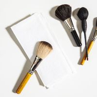 Làm thế nào để bảo vệ làn da không bị mụn do trang điểm?-4
