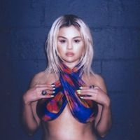 Sắc tím chủ đạo trong BST bikini do Selena Gomez thiết kế-5