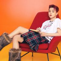 Những nam thần K-pop tự tin khoe cá tính khi mặc váy-7