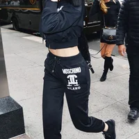 Ghim ngay mẹo mix & match quần jogger “chất như nước cất” từ chị em nhà Kardashian-5