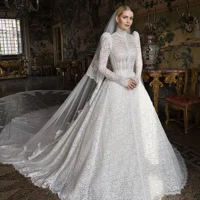 Cháu gái Công nương Diana mặc 5 váy cưới xa hoa của Dolce & Gabbana