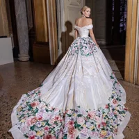 Cháu gái Công nương Diana mặc 5 váy cưới xa hoa của Dolce & Gabbana-8