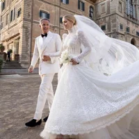 Cháu gái Công nương Diana mặc 5 váy cưới xa hoa của Dolce & Gabbana-2