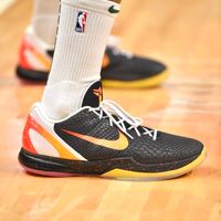 PJ Tucker - “Ông vua sneaker” trong giới NBA - P2-7