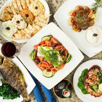 Ghé đảo thiên đường Santorini, thưởng thức những món ăn tuyệt hảo