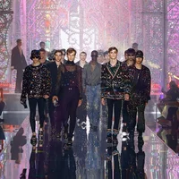 BST Dolce & Gabbana Xuân Hè 2022 - Đêm hội của sắc màu và ánh sáng