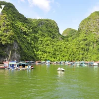 Làng chài Cửa Vạn
