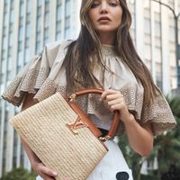 Louis Vuitton Capucines - biểu tượng vượt thời gian của sự nữ tính-9
