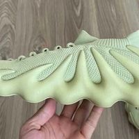 Hé lộ mẫu giày Adidas YEEZY 450 "Resin" độc đáo do chính Kanye West thiết kế