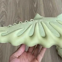Hé lộ mẫu giày Adidas YEEZY 450 "Resin" độc đáo do chính Kanye West thiết kế