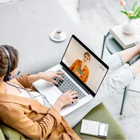 Nên mặc gì để họp online khi làm việc tại nhà?-5