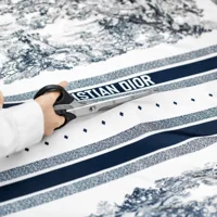 Khăn lụa Dior - Phong cách thời thượng của quý cô sành điệu-7
