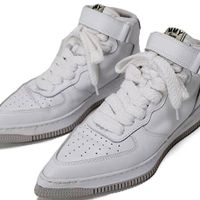 Giày Nike mũi nhọn gây tranh cãi vì thiết kế “quái dị”