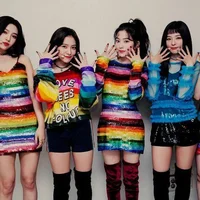 Trang phục hàng hiệu sau biểu diễn của các idol K-pop sẽ đi về đâu?