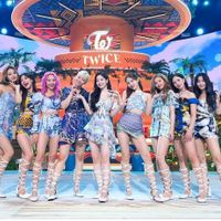 Trang phục hàng hiệu sau biểu diễn của các idol K-pop sẽ đi về đâu?-8