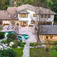 Miley Cyrus rao bán biệt thự 7,2 triệu USD ở Hidden Hills
