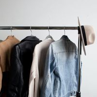 H&M đang bắt đầu trong lĩnh vực resale: Tại sao các nhà bán lẻ chú trọng mô hình bán lại đồ cũ?