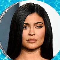 Kylie Jenner mở rộng kinh doanh sang lĩnh vực đồ bơi