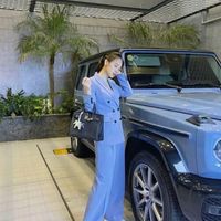Đàm Thu Trang “bắt trend” lên đồ liên tục 9 bộ, biến hình trước siêu xe 14 tỷ-2