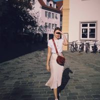 F5 phong cách với chân váy lụa satin-8