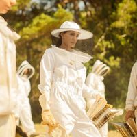 Women for Bees - Sự góp mặt của Angelina Jolie, Guerlain, Unesco và OFA-3