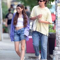 Con gái Tom Cruise ưa chuộng thời trang crop top-3