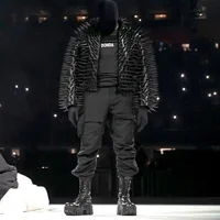 Bên cạnh album mới, Kanye West ra mắt các sản phẩm Merch cùng Balenciaga