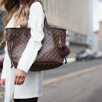Túi hiệu vintage bất ngờ lên ngôi trong mùa dịch