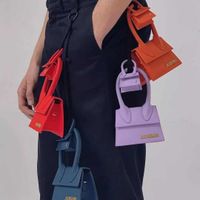 Sành điệu với dòng túi xách micro đến từ các thương hiệu cao cấp-3