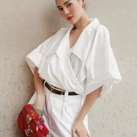 Phối đồ với sơ mi trắng sành điệu như người nổi tiếng