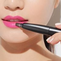 Làm thế nào để son lên môi chuẩn màu?