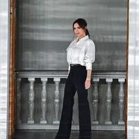Phối đồ với sơ mi trắng sành điệu như người nổi tiếng-7