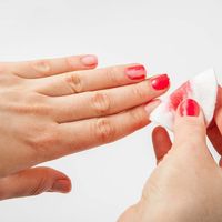 5 sản phẩm tẩy sơn móng tay hiệu quả mà không gây khô móng