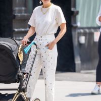 Phong cách thời trang trendy của Gigi Hadid khi làm mẹ-9