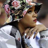 Rihanna và sở thích sưu tầm mũ bucket-4