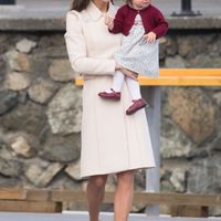 Không thích khoe của nhưng Kate Middleton có 11 bộ váy áo đắt sang chấn, bộ cuối giá bằng... căn chung cư - Ảnh 7.