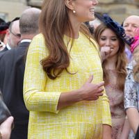 Không thích khoe của nhưng Kate Middleton có 11 bộ váy áo đắt sang chấn, bộ cuối giá bằng... căn chung cư - Ảnh 3.