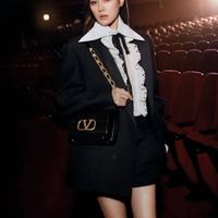 Đại chiến đụng hàng xuyên biên giới: Son Ye Jin - Dương Mịch - Đường Yên, ai mới cân đẹp bộ suit kén dáng của Valentino? - Ảnh 2.