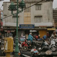 Người Đà Lạt ra đường uống cà phê, ăn sáng từ 5h30 - 5
