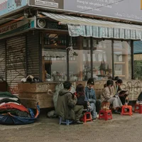 Người Đà Lạt ra đường uống cà phê, ăn sáng từ 5h30 - 6