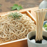Vì sao người Nhật nổi tiếng tao nhã lại thích húp xì xụp thành tiếng khi ăn mì?