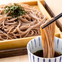 Vì sao người Nhật nổi tiếng tao nhã lại thích húp xì xụp thành tiếng khi ăn mì?