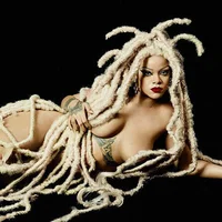 Nữ tỷ phú Rihanna “biến hóa” trên bìa tạp chí Dazed