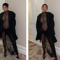 Thời trang đầm bầu xuyên thấu của nữ triệu phú Kylie Jenner