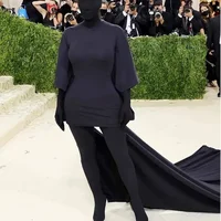 2 thiết kế “độc - dị” của nhà mốt Balenciaga trên thảm đỏ Met Gala-7
