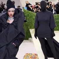 2 thiết kế “độc - dị” của nhà mốt Balenciaga trên thảm đỏ Met Gala