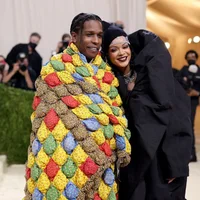 Ngắm lại những khoảnh khắc thảm đỏ MET Gala ấn tượng nhất của Rihanna