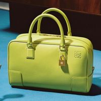Kỉ niệm 175 năm thành lập, Loewe đưa thiết kế Amazona trở lại